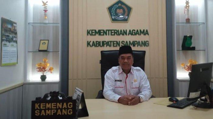Kepala-Kemenag-Sampang-Abdul-Wafi-saat-berada-di-ruangannya