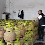 Datangi Toko Emas Bawa Batu Besar, Aksi Polos Empat Bocah Bojonegoro Viral